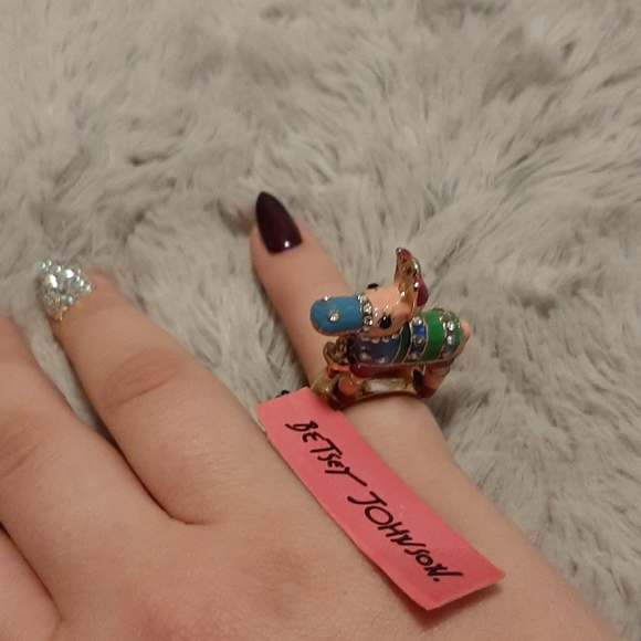 3/$20 - NWT Betsey Johnson Donkey Ring - Picture 2 of 3